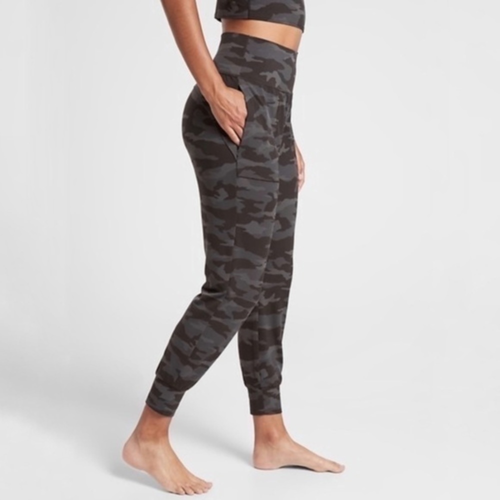 Athleta‎ Salutation Camo Jogger Black - Picture 2 of 13